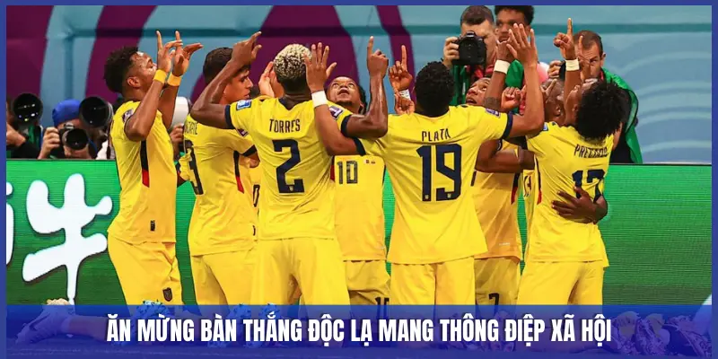 ĂN MỪNG BÀN THẮNG ĐỘC LẠ MANG THÔNG ĐIỆP XÃ HỘI